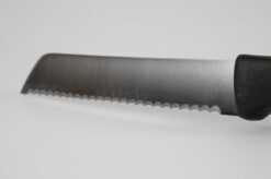 venstrehånds brødkniv med plastik håndtag til venstrehåndet