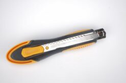 Venstrehånds hobbykniv til venstrehåndet set oppefra men vinklet