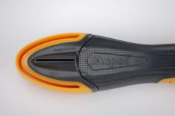 Venstrehånds hobbykniv til venstrehåndet hvor man har zoomet ind på logo af producenten Maped