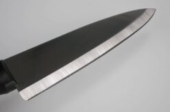 Venstrehånds japansk kokkekniv til dig som venstrehåndet zoomet ind på knivbladet