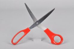 venstrehåndssaks til kontor og papir til venstrehåndet i farven rød