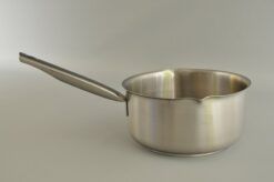 Venstrehånds kasserolle i rustfri stål som kan bruges til induktion