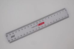 venstrehåndslineal til venstrehåndede