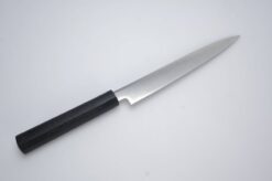 Japansk venstrehåndet Yanagiba-kniv fra Kai Seki Magoroku Hekiju-serien med et 21 cm langt blad og et ergonomisk håndtag til venstrehåndede. Perfekt til filetering og præcise udskæringer af fisk og kød