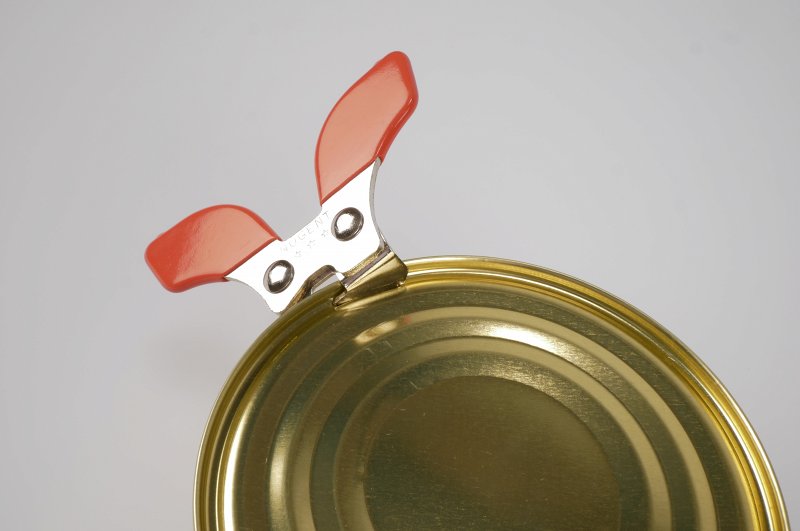 venstrehåndet-skræller-og-dåseåbner-nogent-fransk-koekkenredskab